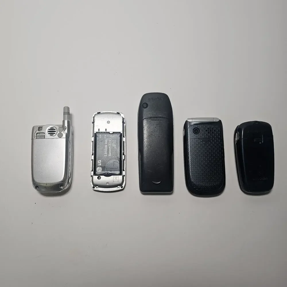 Flip Phone And Vintage Phones. Motorola Nokia Samsung LG Lot Of 5